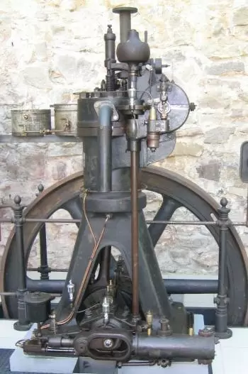History of the diesel engine, early engines and invention