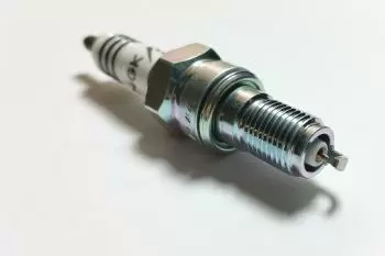 What is an engine spark plug? Operation, calibration and types